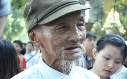 Cựu chiến sỹ Điện Biên òa khóc khi vào viếng Đại tướng