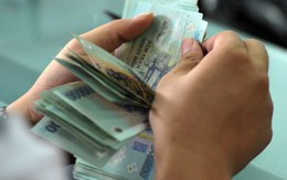 Lương giảm liên tục, nhân viên ngân hàng lo kiếm việc làm thêm