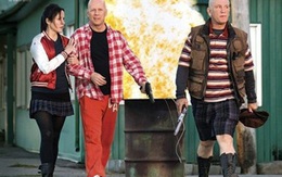 Red 2: Bruce Willis bị "cưỡng hôn"