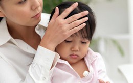 Những sai lầm nghiêm trọng trong xử lý sốt ở trẻ nhỏ