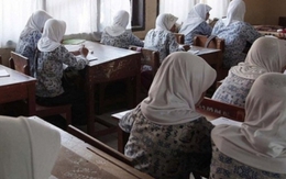 Indonesia thu hồi sách giáo khoa tiểu học có nội dung khiêu dâm