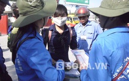 Hàng ngàn sĩ tử vượt nắng nóng về Hà Nội dự thi đại học