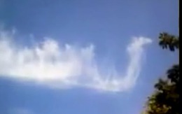 Video: Xuất hiện đám mây có 'hình rồng' ở Sơn Tây, Hà Nội