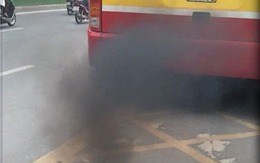 Phun khói đậm đặc - nét đặc trưng của xe buýt Hà Nội?