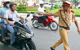 Các tình huống tranh luận trong tuần: Mũ bảo hiểm thời trang đã bị xử phạt ?