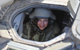 Xem các nữ chiến binh Israel lái xe tăng, bắn pháo