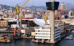 Ý: Tàu container húc đổ tháp điều khiển ở cảng biển