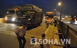 Hà Nội: Ô tô gây tai nạn liên hoàn, đường trên cao ùn tắc nghiêm trọng