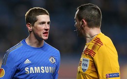 Video: Torres “ăn cước” vì nằm chờ penalty