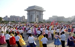Triều Tiên lần đầu cho kéo quốc kỳ và hát quốc ca Hàn Quốc
