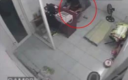 Video: Trộm cởi trần tự do đi lại trong nhà