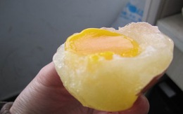 Trứng gà giả nảy như bóng, tai lợn làm từ nhựa và gelatin