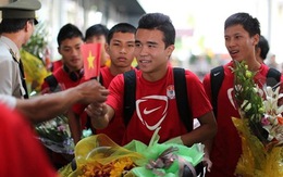 Trở về Việt Nam, U19 được chào đón tưng bừng