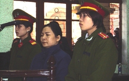 Con dâu đập búa đinh vào đầu mẹ chồng 73 tuổi