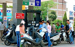 Giá xăng dầu bán lẻ vẫn đang rẻ