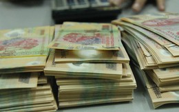 Các ông chủ ung dung ăn tiệc, ngân hàng lật đật chào vay