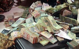 Thói quen dị đại gia Việt: Vác bao tải tiền ăn chơi