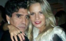 Tiễn tình cũ vào tù, Maradona yên tâm ôm ấp tình mới