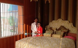Đại gia Lê Ân vào phòng riêng thử siêu giường cùng vợ