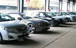 Rút tiền ngân hàng, xếp hàng mua ô tô mới