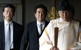 Thủ tướng Nhật Bản gửi gì đến viếng đền Yasukuni?