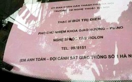 Xác minh biển “khoe” quan hệ với cảnh sát giao thông Hà Nội