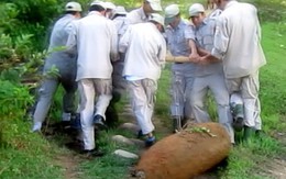 Quảng Trị: Rà phế liệu, phát hiện quả bom lùi “khủng“