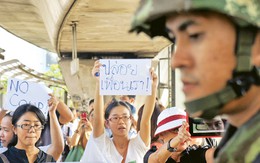 Quân đội Thái giải tán thượng viện, cách chức cảnh sát trưởng QG