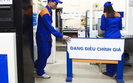 Giá xăng bất ngờ tăng từ 12h trưa, người dân không kịp trở tay