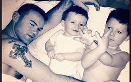 Rooney "tự sướng" cùng 2 quý tử