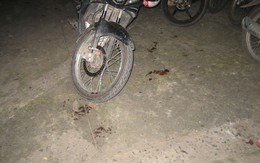 Truy sát tại shop thời trang, 2 người bị thương nặng