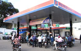Xăng dầu giảm giá nhỏ giọt sau lần tăng lên kỷ lục