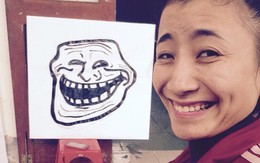 Tìm ra cô nàng có nụ cười cực giống "thánh troll"