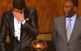 Mắt 2 hàng lệ, Ronaldo lên nhận danh hiệu Quả bóng Vàng 2013