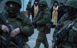 Binh sĩ Nga tước vũ khí các cơ sở hải quân của Ukraine