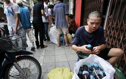 Độc nhất Hà thành: Hàng chè bán 4.000 đồng/chai, ngày bán 1 giờ