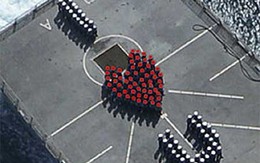 Thông điệp tình yêu đầy bất ngờ trên chiến hạm Anh