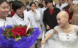 Xúc động đám cưới trong bệnh viện của cô gái ung thư phổi