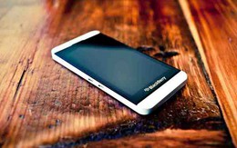 BlackBerry Z10 4.5 triệu đồng đã có bản màu trắng sang trọng