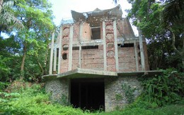 Lâu đài đá cuội hoang phế, đại gia Hà thành vỡ mộng bồng lai