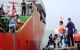 Cướp biển nói tiếng Indonesia, hút thuốc lá tem Việt Nam