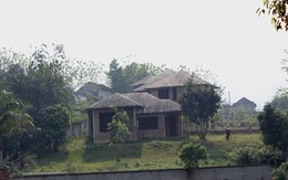 Cận cảnh khu biệt thự tiền tỷ của đại gia Hà Nội bị bỏ hoang