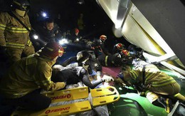 Lực lượng cứu hộ vật lộn từng giây để cứu người chìm phà Sewol