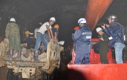 Cảnh khoan hầm giải cứu 12 công nhân mắc kẹt