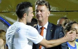 Mourinho “trói chân” Lampard; Van Gaal sủng ái Persie ra mặt