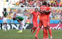 Hà Lan 2-1 Mexico: Trọng tài, nóng và cái chết hụt