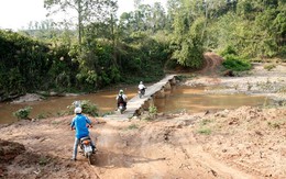 Cận cảnh cầu Nậm Pồ, nơi cô giáo chui túi nilon qua suối