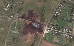 Hình ảnh khủng khiếp hiện trường MH17 vỡ vụn nhìn từ vệ tinh