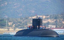 Tàu ngầm Kilo Hà Nội đã "bơi" vào cảng Cam Ranh an toàn