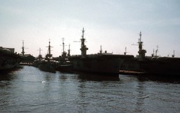 ẢNH: Hạm đội tàu chiến dư thừa "khủng" của Mỹ sau Thế chiến 2
